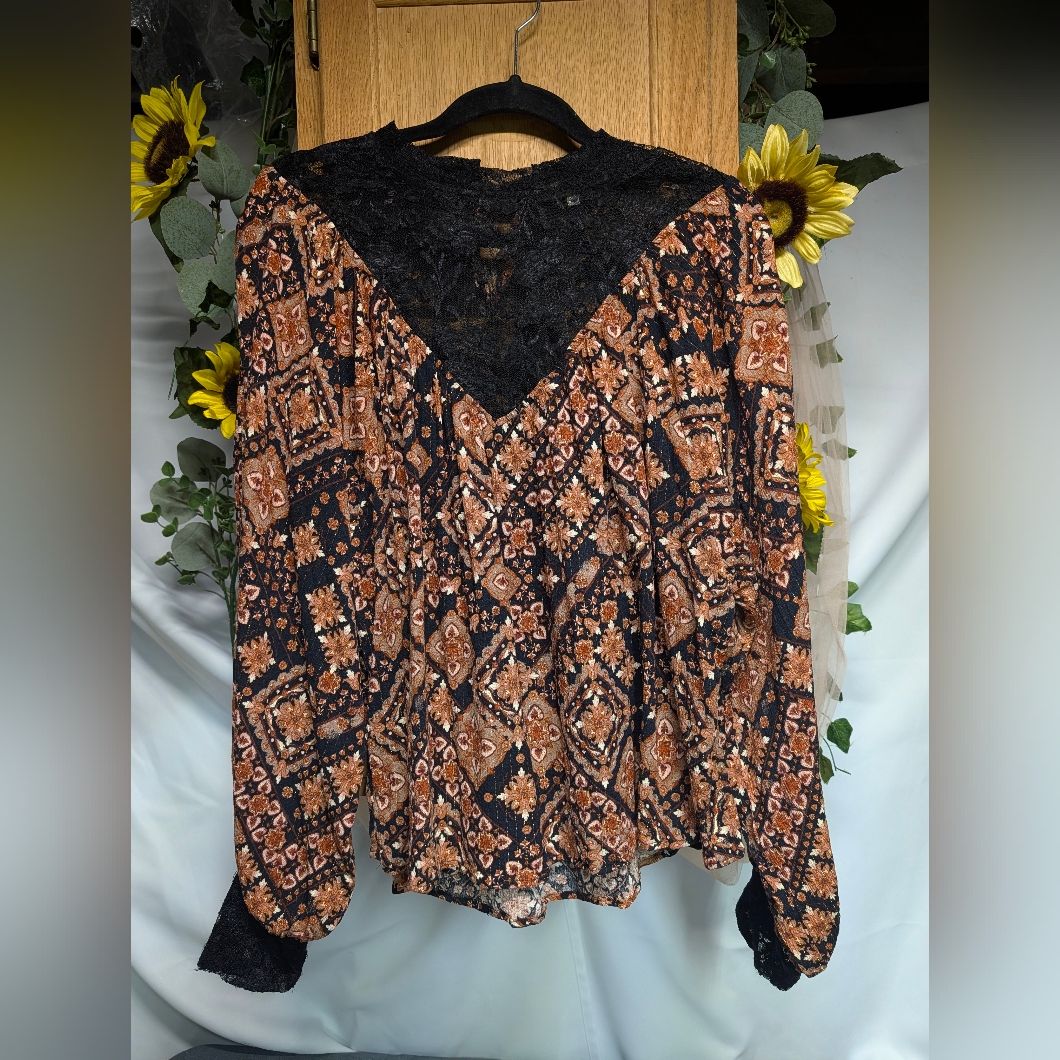 Gimmicks By Bke Floral Blouse Size Large